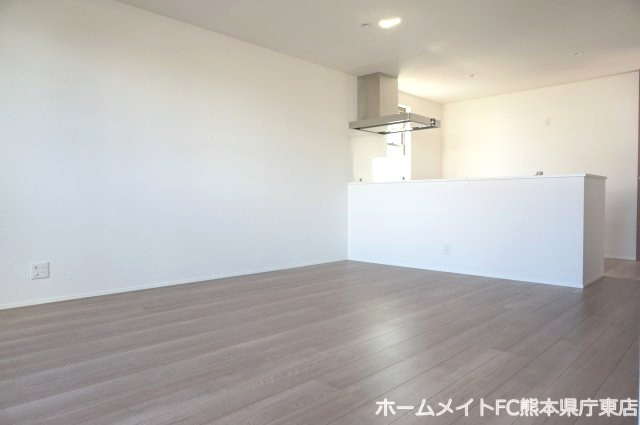 熊本市南区出仲間６丁目のアパートの居間・リビング