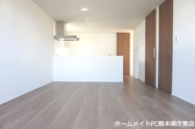 熊本市南区出仲間６丁目のアパートの居間・リビング