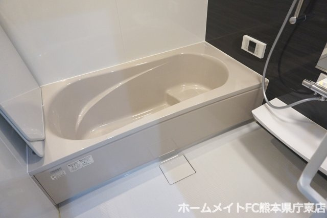 熊本市南区出仲間６丁目のアパートの浴室
