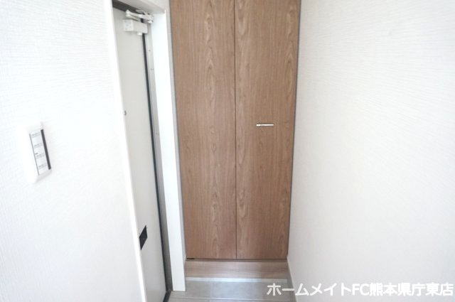 熊本市南区出仲間６丁目のアパートの玄関