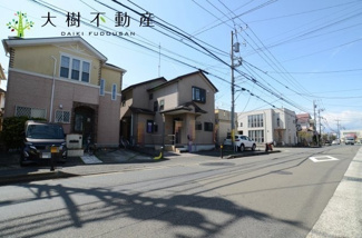 【前面道路含む現地写真】