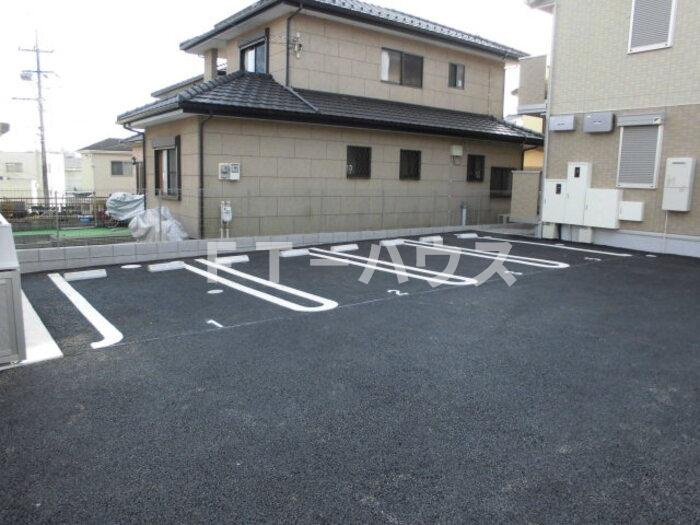 サンボナールの駐車場