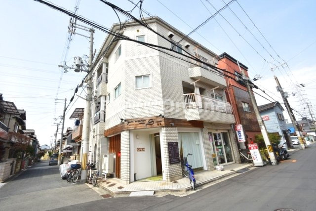 サンハウスの外観