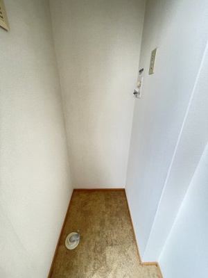 【設備】 | シティハイム大和 | ルームコートにある室内洗濯機置き場です♪室内に置けるので洗濯機が傷みにくい☆