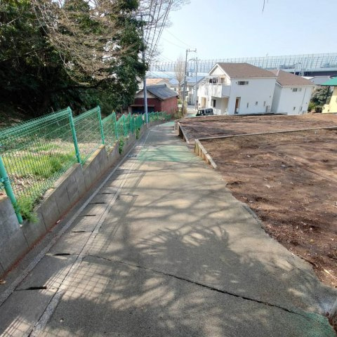 売地　松戸市上矢切の前面道路含む現地写真|前面道路含む現地写真です