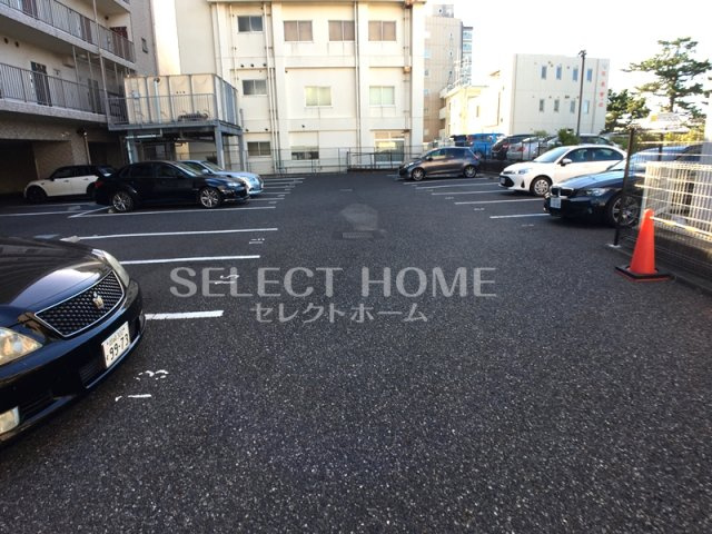 【駐車場】 | カーサビアンカ東岡崎 | 駐車場に車を止められます