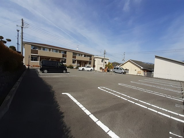 ブリーゼ・Mの駐車場