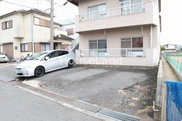 グランディール西浜の駐車場