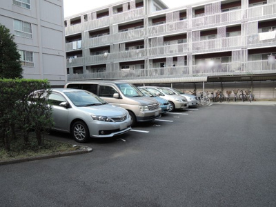【駐車場】 | 洋伸大倉山マンション | 平置駐車場です。