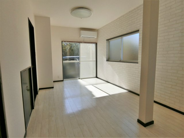 佐々木テラスハウスA棟の居間・リビング