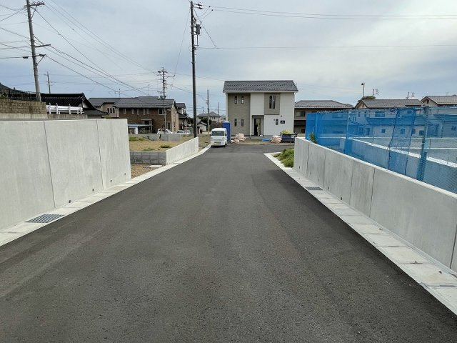 各務原市鵜沼西町１丁目　１2区画の前面道路含む現地写真