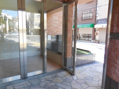 【その他共用部分】 | エステムコート神戸西Ⅲフロンタージュ | 高級感のある建物入口