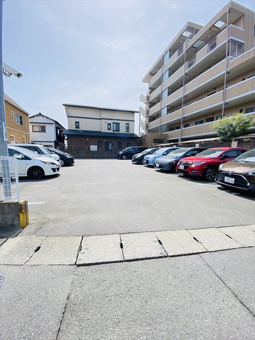 アルバガーデン飯倉中央の駐車場