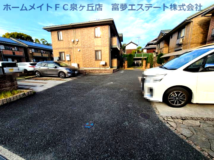 リビングタウン狭山池公園 E棟の駐車場