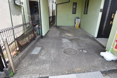 【駐車場】 | 武蔵村山市三ツ藤　中古戸建 | ビルトインタイプの駐車場はお車を汚しません。洗車の回数も減るので大切なお車を長くお乗りいただけます。