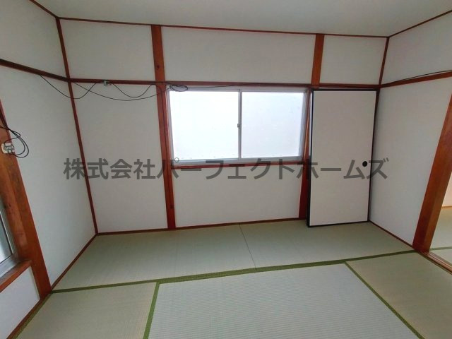 倉治2丁目テラスハウス　賃貸の和室|い草の香りが落ち着く素敵な和室です