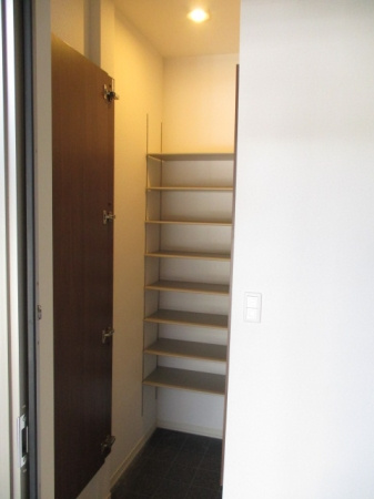 エクセル東合川Ⅲ【10，000円キャッシュバック対象物件】の玄関|落ち着いた玄関です