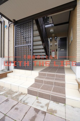 エクセル東合川Ⅲ【10，000円キャッシュバック対象物件】のエントランス|落ち着いたエントランスです