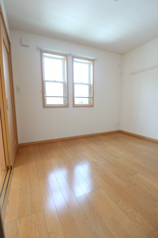 フローリッシュ日吉の洋室