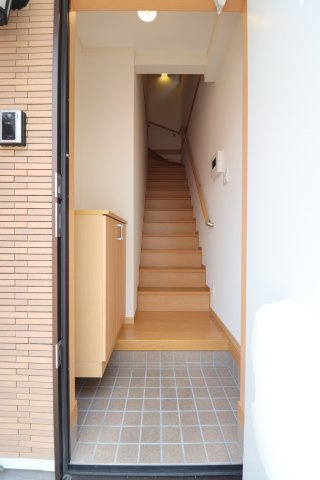 フローリッシュ日吉の玄関