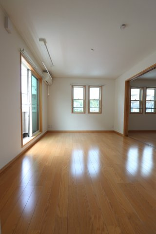 フローリッシュ日吉の居間・リビング