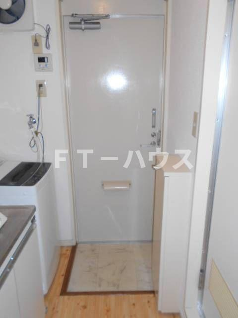 エステートならしのの玄関