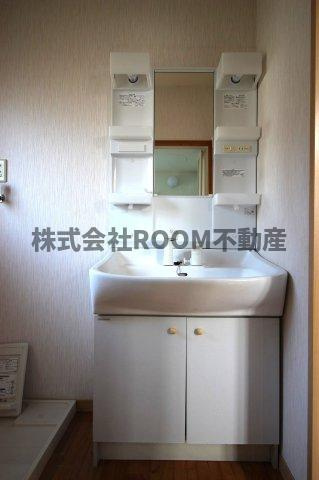SAKURAハウスの独立洗面台|独立洗面台あり、毎朝おしゃれに忙しい女性の方におすすめです