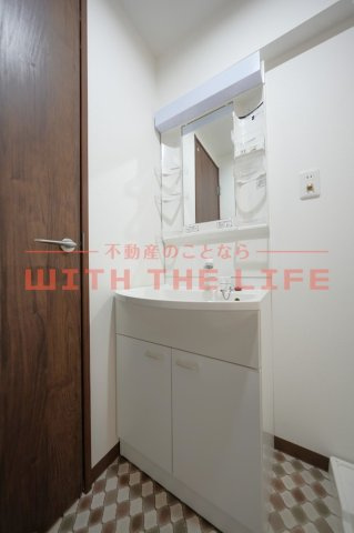第22上野ビル【キャッシュバック対象物件】の独立洗面台|朝の支度にも助かる、独立の洗髪洗面化粧台