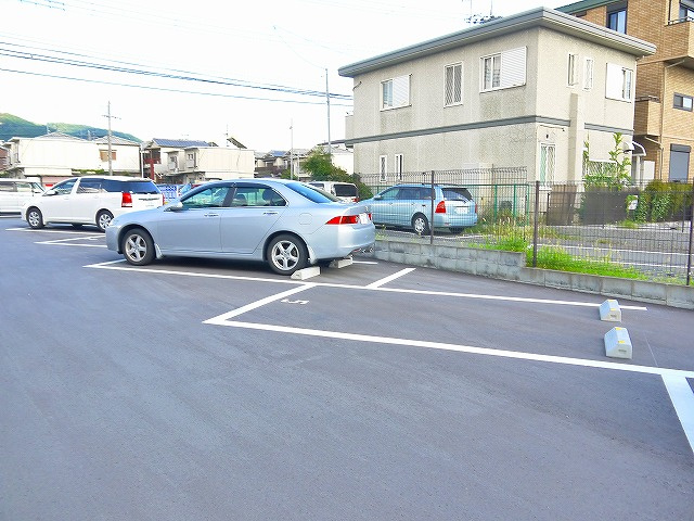 紀寺村田モータープールの外観