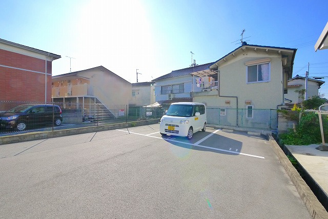 紀寺村田モータープールの外観