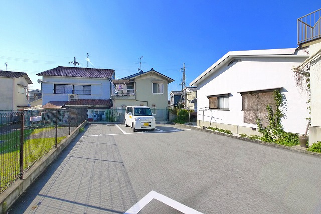 紀寺村田モータープールの外観