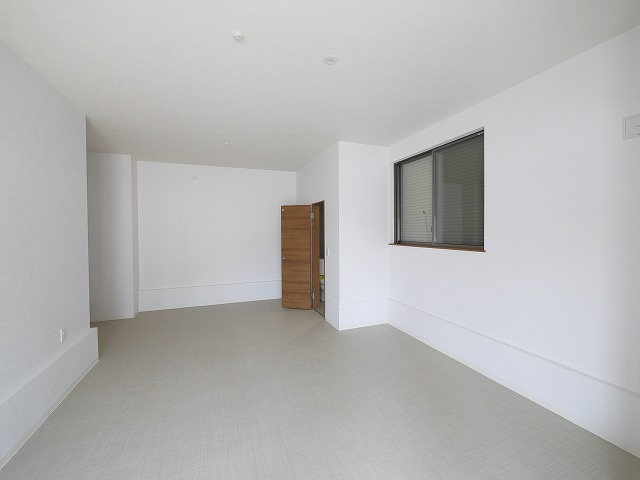 ディアコート生駒の内装|明るい色調の室内です