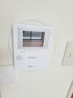 インターフォン付いてます。