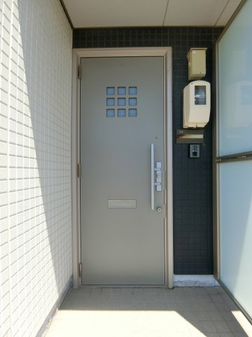 サニーハイツの玄関