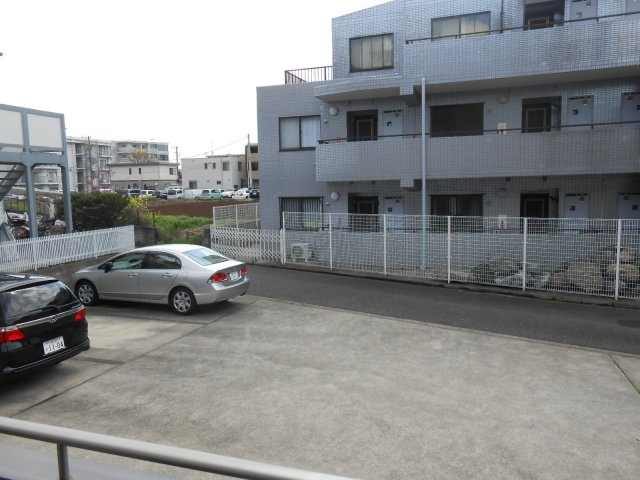 リバーパークBの駐車場
