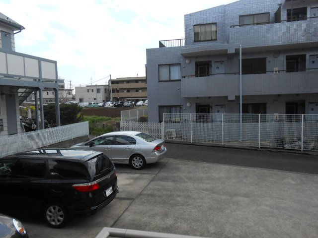 リバーパークBの駐車場
