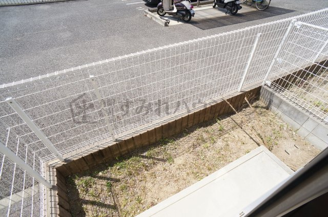 メロディーヒルズ　Ａ棟の庭