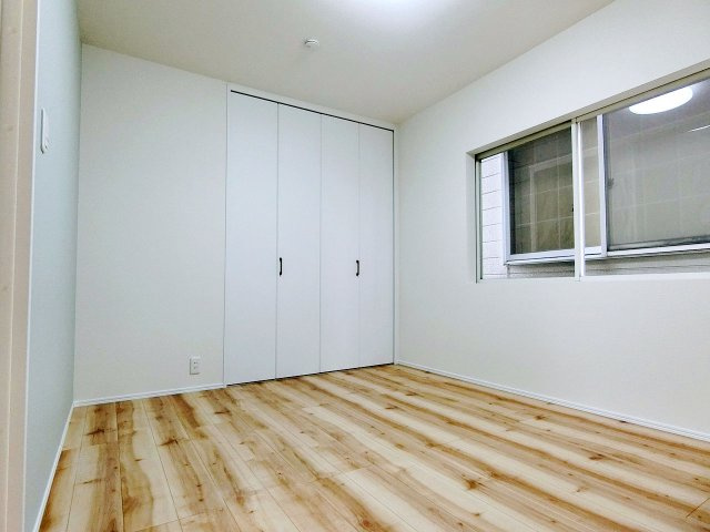 広島市南区青崎２丁目　中古一戸建ての洋室|クローゼットがあり収納も充実の洋室
