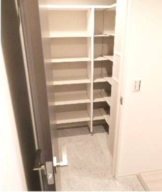シーズンフラッツ阿波座の玄関