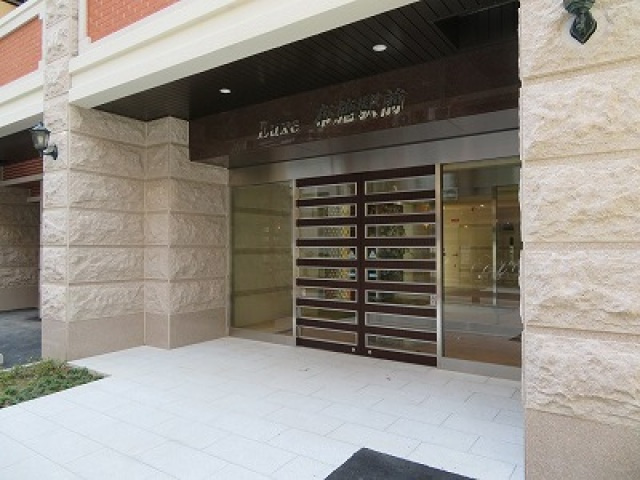 Luxe布施駅前のエントランス