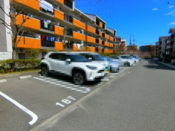 藤沢台第一住宅309棟の駐車場