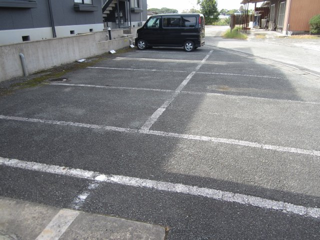 プラザハウスの駐車場
