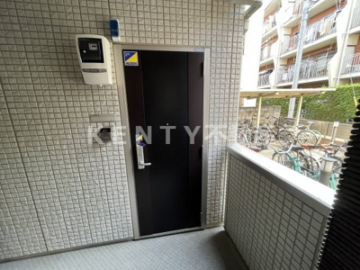 【玄関】 | ルミエール久が原 | 収納もある玄関です