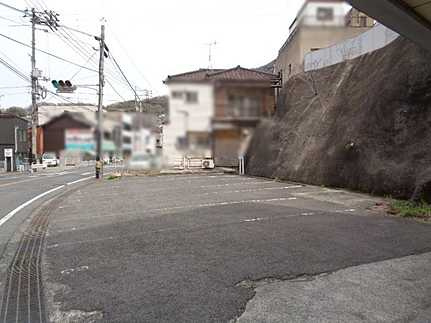 呉市警固屋4丁目　土地(全2区画)の前面道路含む現地写真