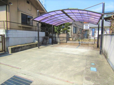 【駐車場】 | 中古戸建　甲府市富竹2丁目 | 車をお持ちの方に嬉しい駐車場付きの物件です