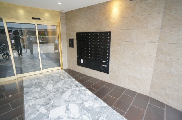 ONLYONE川西中央Ⅰのエントランス