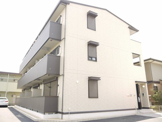 ラルーチェ城山の外観