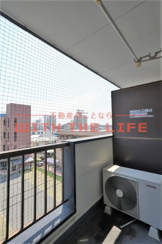 コーポラスＫⅡ【キャッシュバック対象物件】のバルコニー|バルコニーからの眺めを楽しみながら食事をしませんか