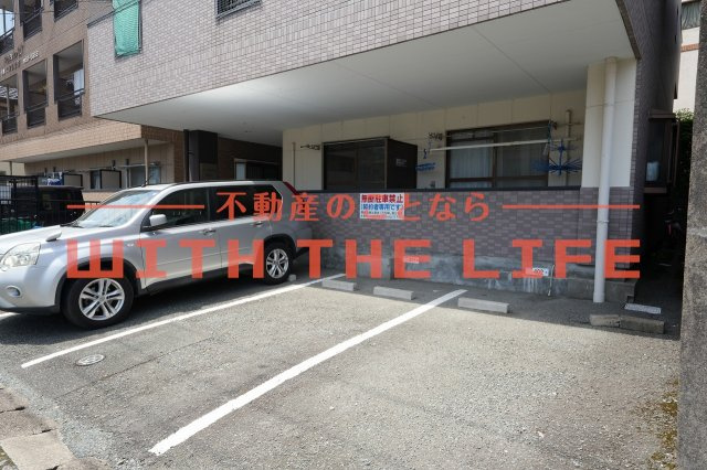 コーポラスＫⅡ【キャッシュバック対象物件】の駐車場|駐車場があるので、車を買う予定の方も安心です