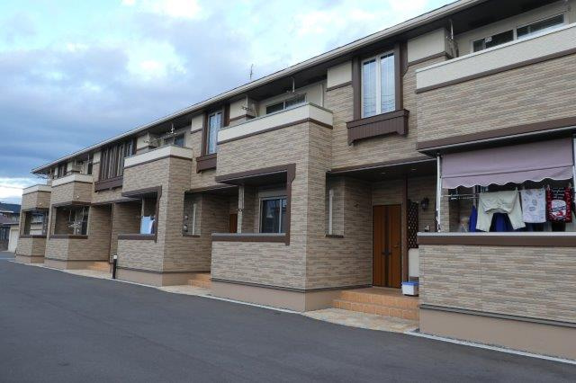総社市井尻野のアパートの外観